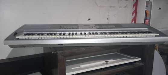 Yamaha DGX 205