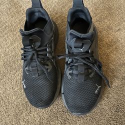 Black Pumas Size 6.5 Gently Used 