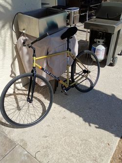 Pure Cycles fixed Gear with 700c run flats perfect