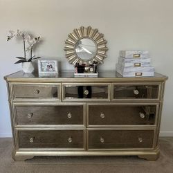 Stunning Z Gallerie Borghese 7 Drawer Mirrored Dresser. Downtown Puyallup Pick Up