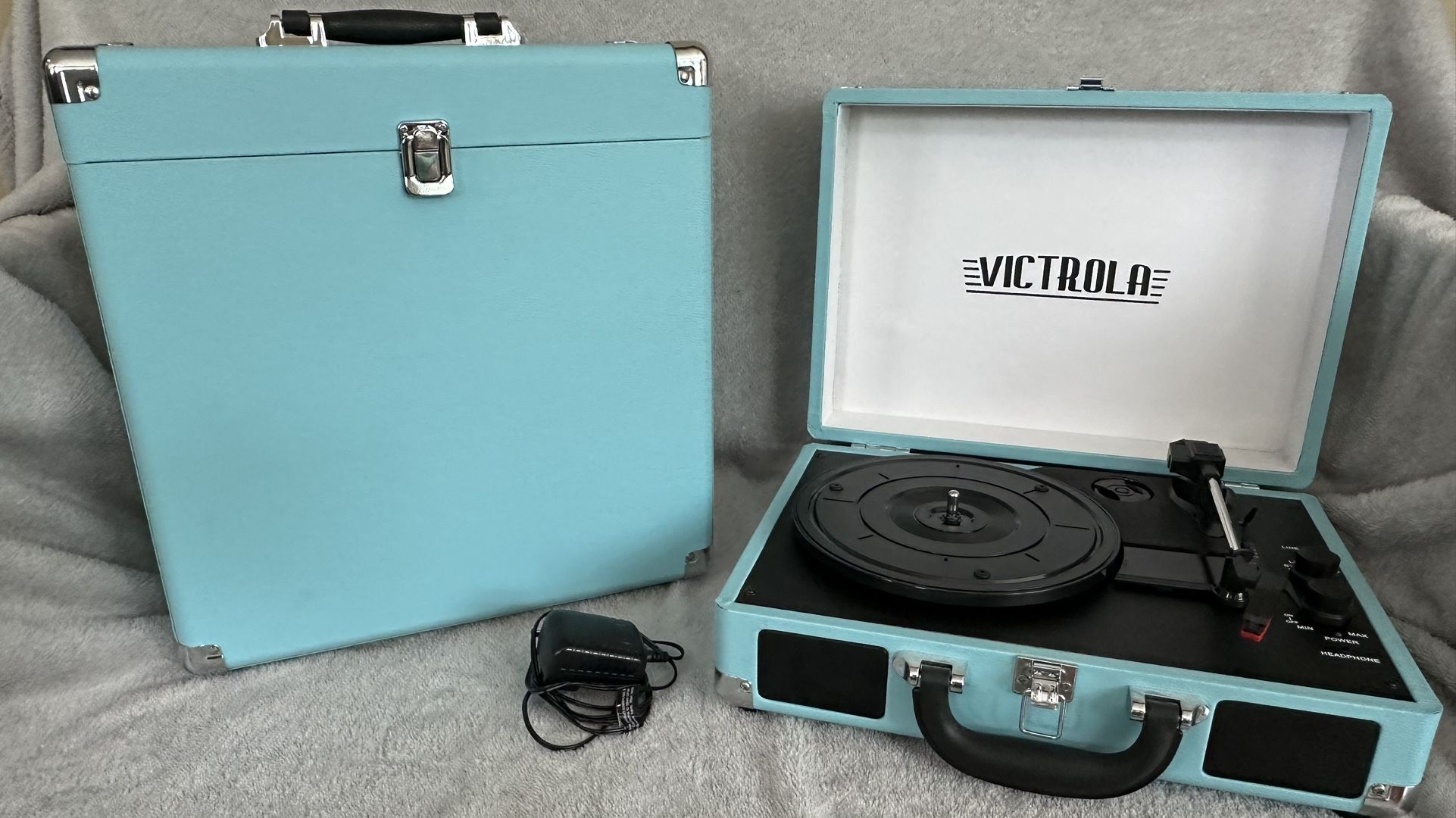 Victrola Record Player And Vinyl Storage Case Bundle