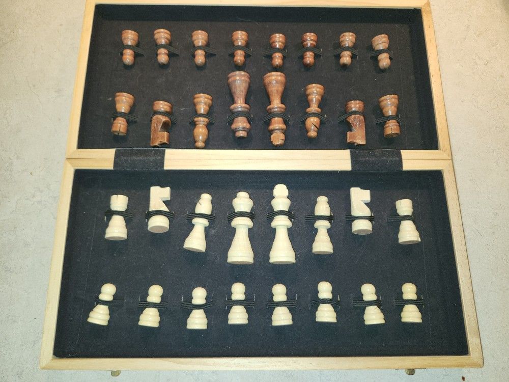 Portland Chessmen and Board Exc Cond


