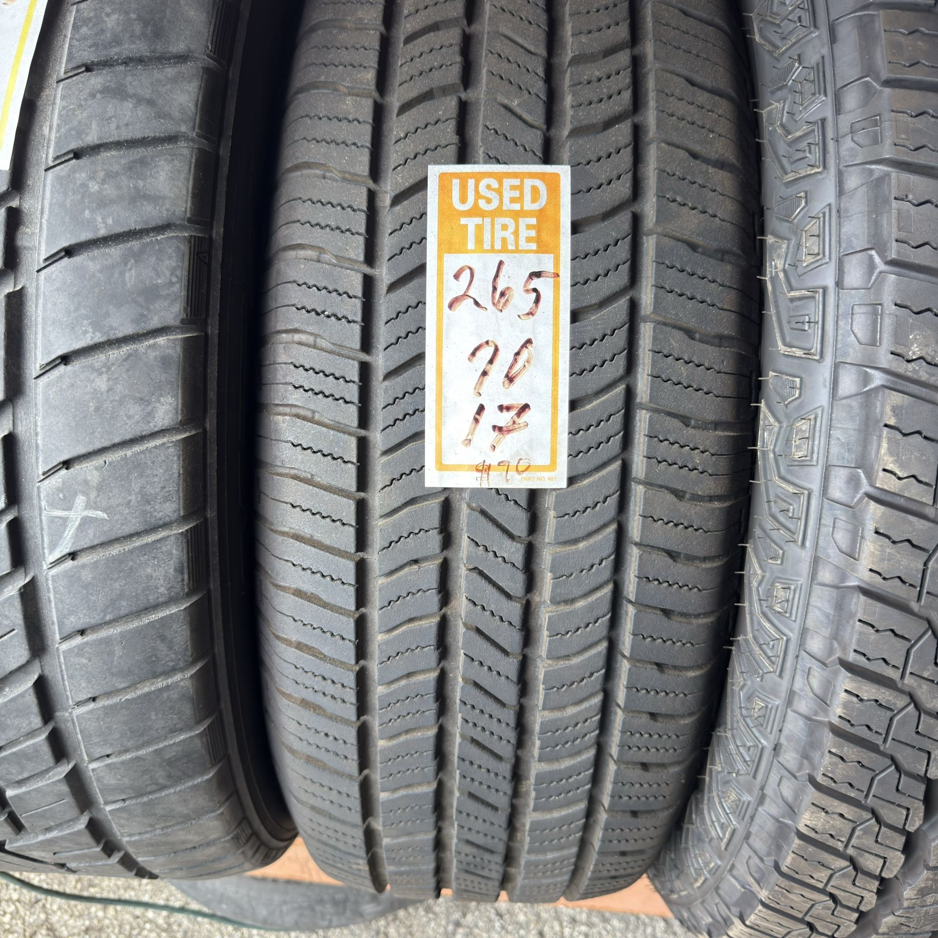 265/70/17 One Tire Like New