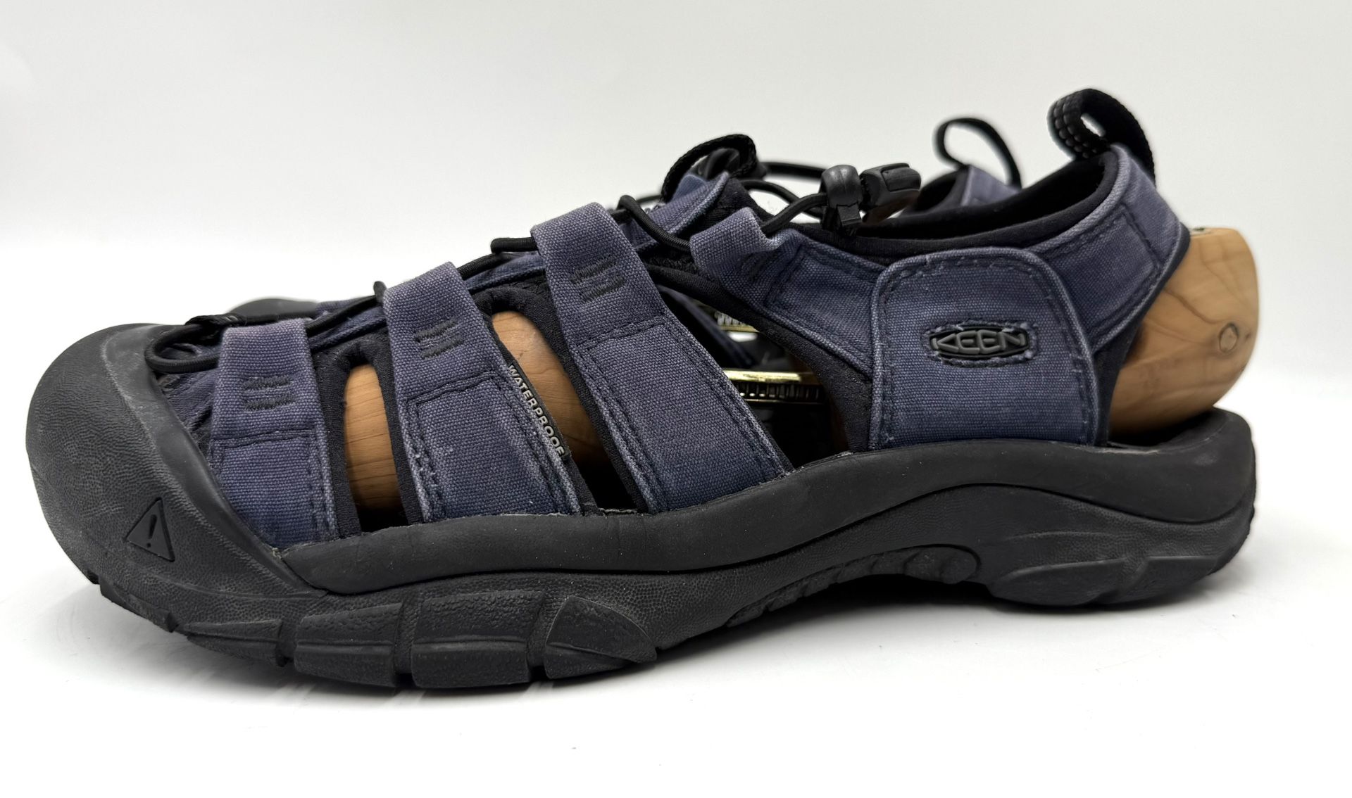 KEEN Newport H2 Men’s Size 10.5 Sandals Blue Waterproof Hiking Outdoor Shoes