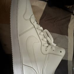 Nike Air Max 270 Size 11.5