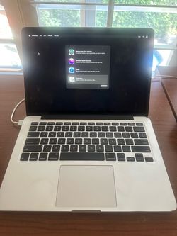 Apple MacBook Pro (Retina, 13-inch, Early 2015) Processor 2.9 GHz Dual-Core Intel Core i5 Memory 8 GB ((IN PERFECT CONDITION!)