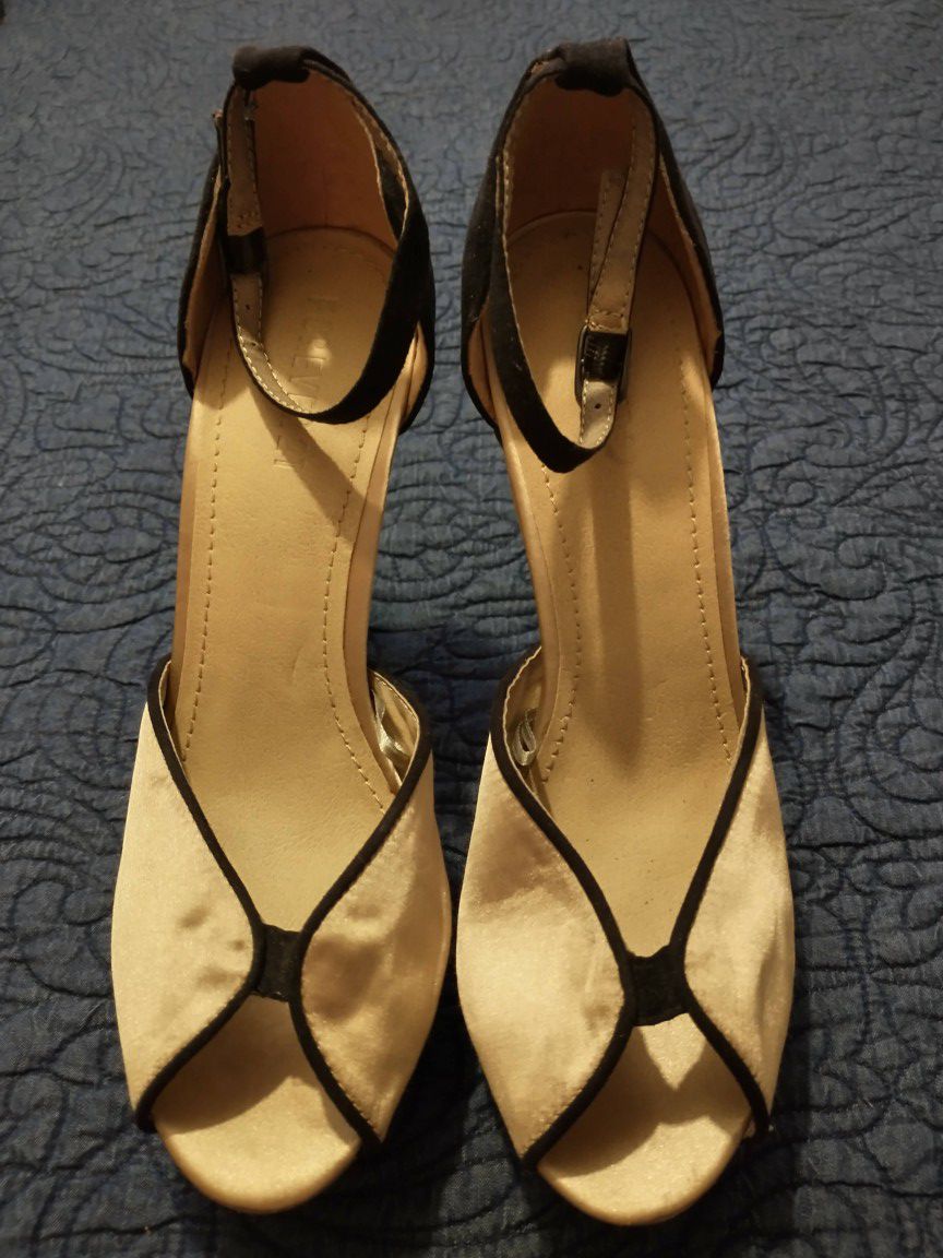 Ladies heels size 8