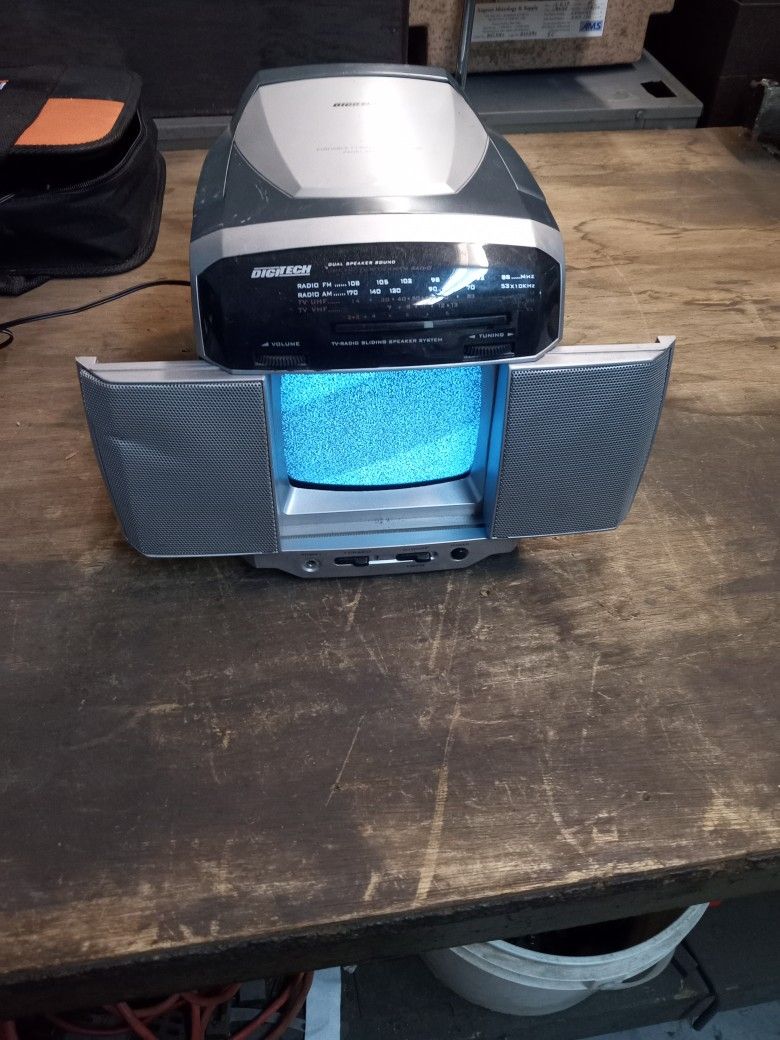 Digi Tech Portable Radio 5” Black And White TV