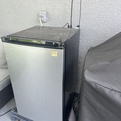 Mini Fridge 
