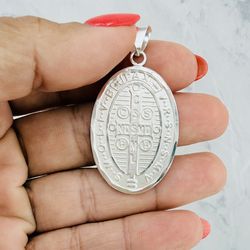 Beautiful Saint Benedict pendant crafted in real 925 sterling silver medallion   Hermoso dije de de San Benito en plata real 925