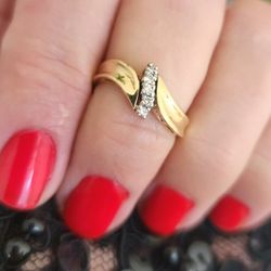 $ 395 💯GOLD RING WITH DIAMONDS  Size 7 