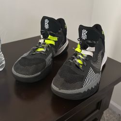 Basketball Shoes - Kyrie flytrap 5