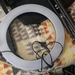 Big Ring Light & Comes With A Bag