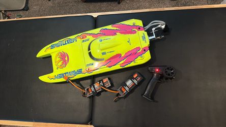 Pro Boat Blackjack 24” V2 Brushless RC Boat – Heat Wave + 2 Batteries