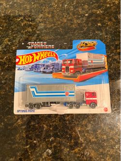 Hot Wheels Track Fleet Optimus Prime
