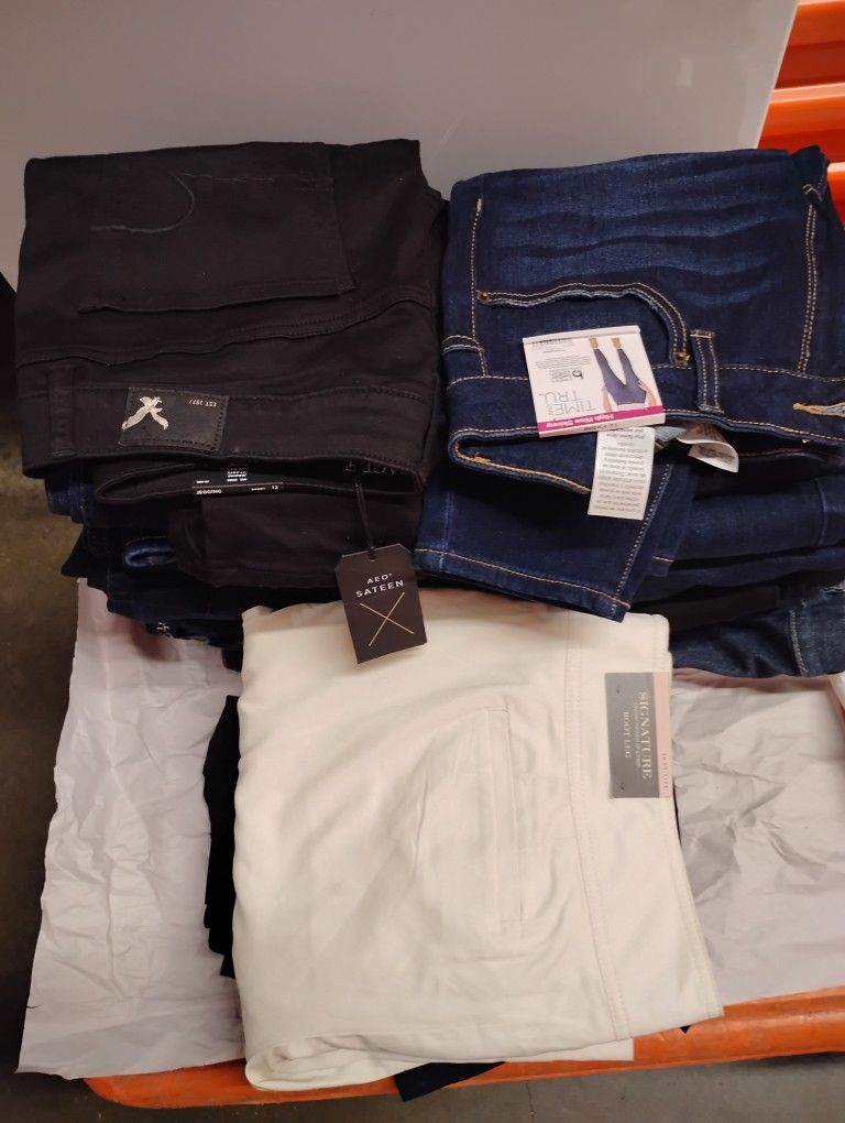 LADY'S 20 PAIRS OF JEANS/PANTS size 14 New And Like New