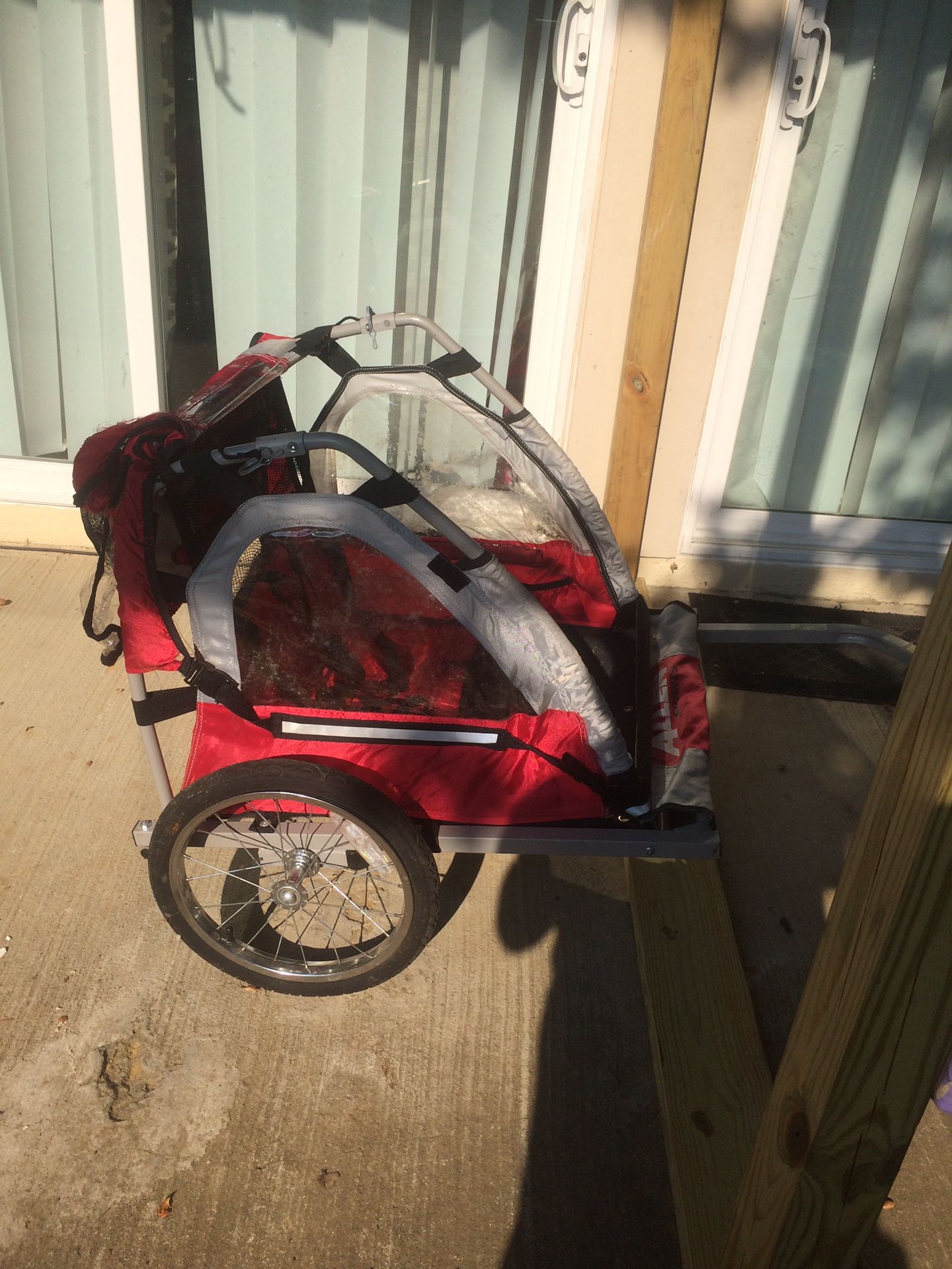 Child bike trailer