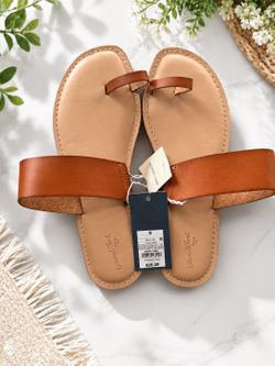 women sandal size 9.