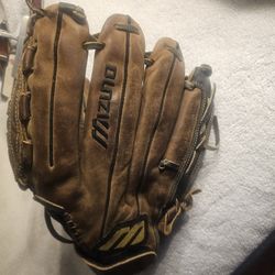 Mizuno Model MZ 2002 Franchise Professional Model 12" Glove 