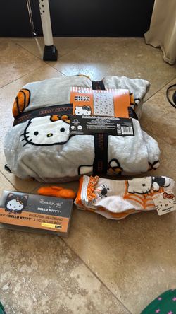Hello Kitty Halloween Bundle – Blanket, Socks & Headband