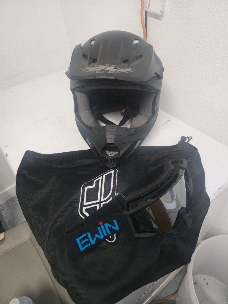 Fly Xl Snowmobile Helmet With Ewin Goggles