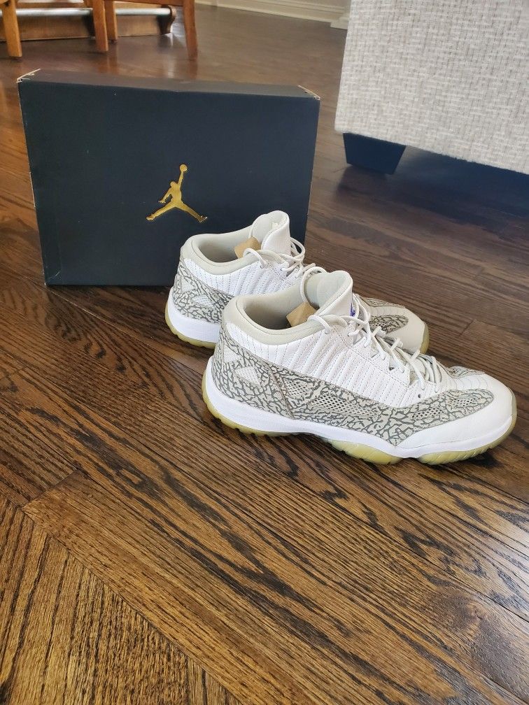 Air Jordan 11 (XI) Original (OG) Low (I.E.) – White / Light Grey – Cobalt