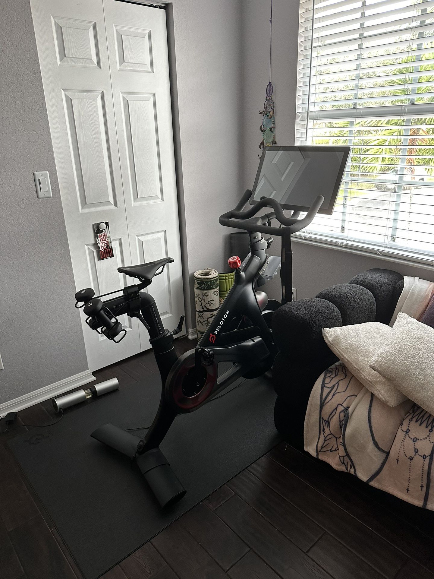 Peloton Bike – Black - Excellent Condition - New – Includes Accessories!