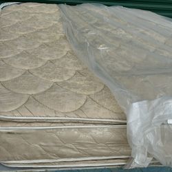 USED QUEEN SIZE PILLOWTOP MATTRESS ONLY 