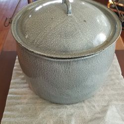 Vintage Large Graniteware Enamelware Stockpot. 13 Inches In diameter 9.5 Inches Tall with Lid And Wooden Handle