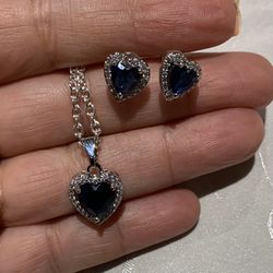 White Gold Plated Exquisite Set Of Blue Heart-Shaped Pendant Necklace & Earrings 