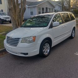 2010 Chrysler Town And Country 