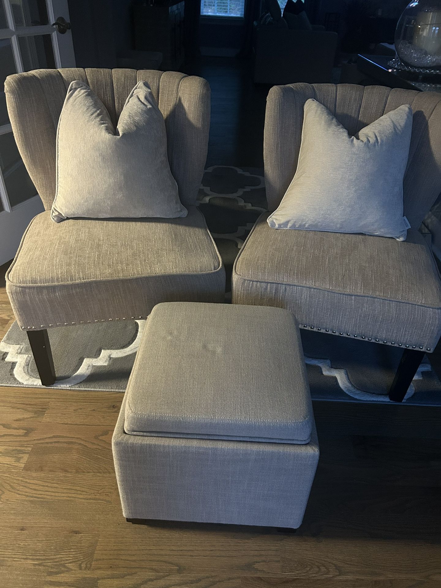 2 Accent Chairs with Ottoman