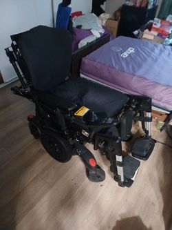 Electric bed and wheelchair