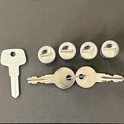 Thule Lock Cores - 4 New Cores, 2 Keys, 1 Change Key