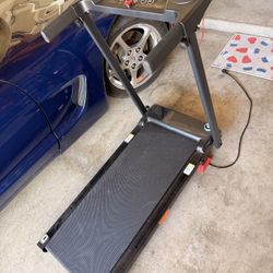 Foldable Treadmill W/ Incline