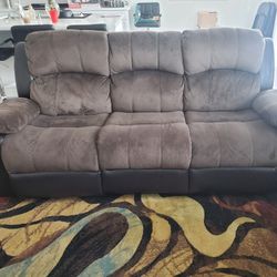Living Room Group With Large Rug And Large Clock