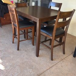 Dining Table And 4 Chairs 