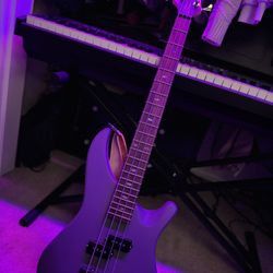 Bass guitar 