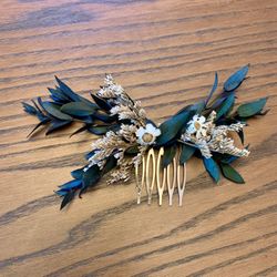 Minimalist Wedding Hair Comb With Preserved Eucalyptus And Flowers