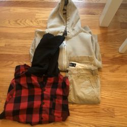 Hollister Pants Khaki Size W28 L30 Like New.  3 Pcs Size 13-14 Years Old Boy.  Only 20$