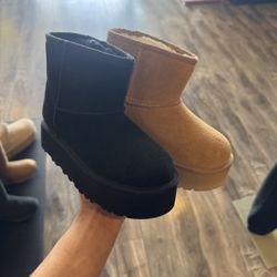 Uggs Big Kids,mini  And Ultra Mini Platform Classic Size 13 Through Six