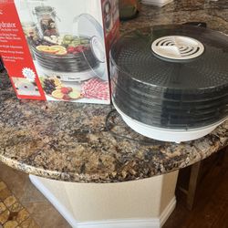 Magic Chef Electric Food  Dehydrator (only Used Once) 