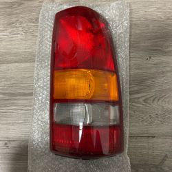99-02 Chevrolet Silverado GMC Sierra New Right Passenger side tail light