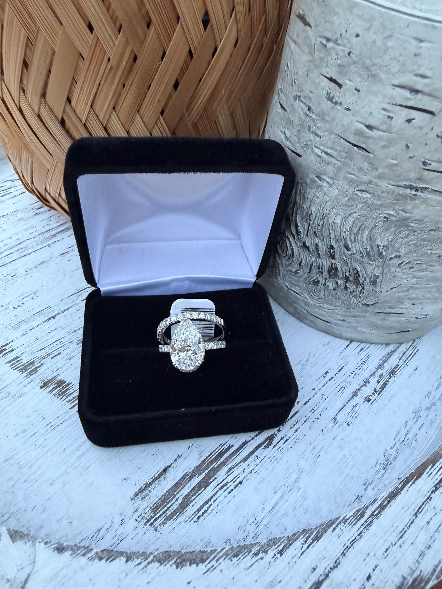 Stunning 4 CT Pear Lab Diamond Ring Set – Engagement + Wedding Band