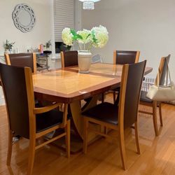 Dining room table + 6 matching chairs