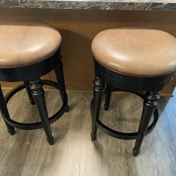 2  30inch 25 Pounds A Piece Top Of The Line Swiveling Heavy Duty LEATHER FRONTGATE BARSTOOLS/chairs  