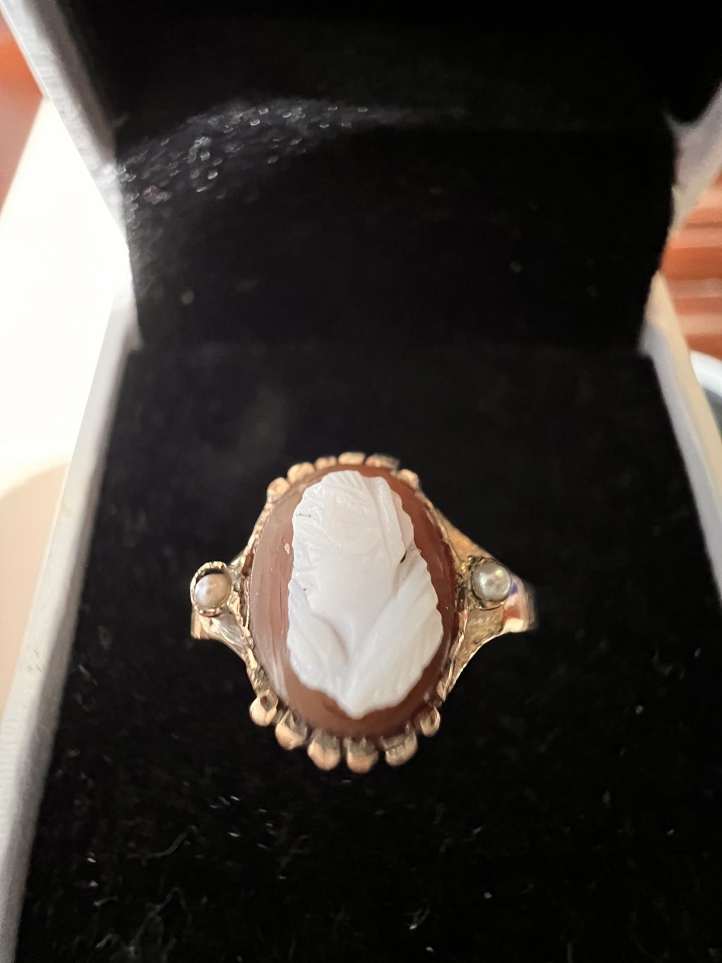 ANTIQUE 10k ROSE GOLD CAMEO AND NATURAL FRESH PEARL RING 