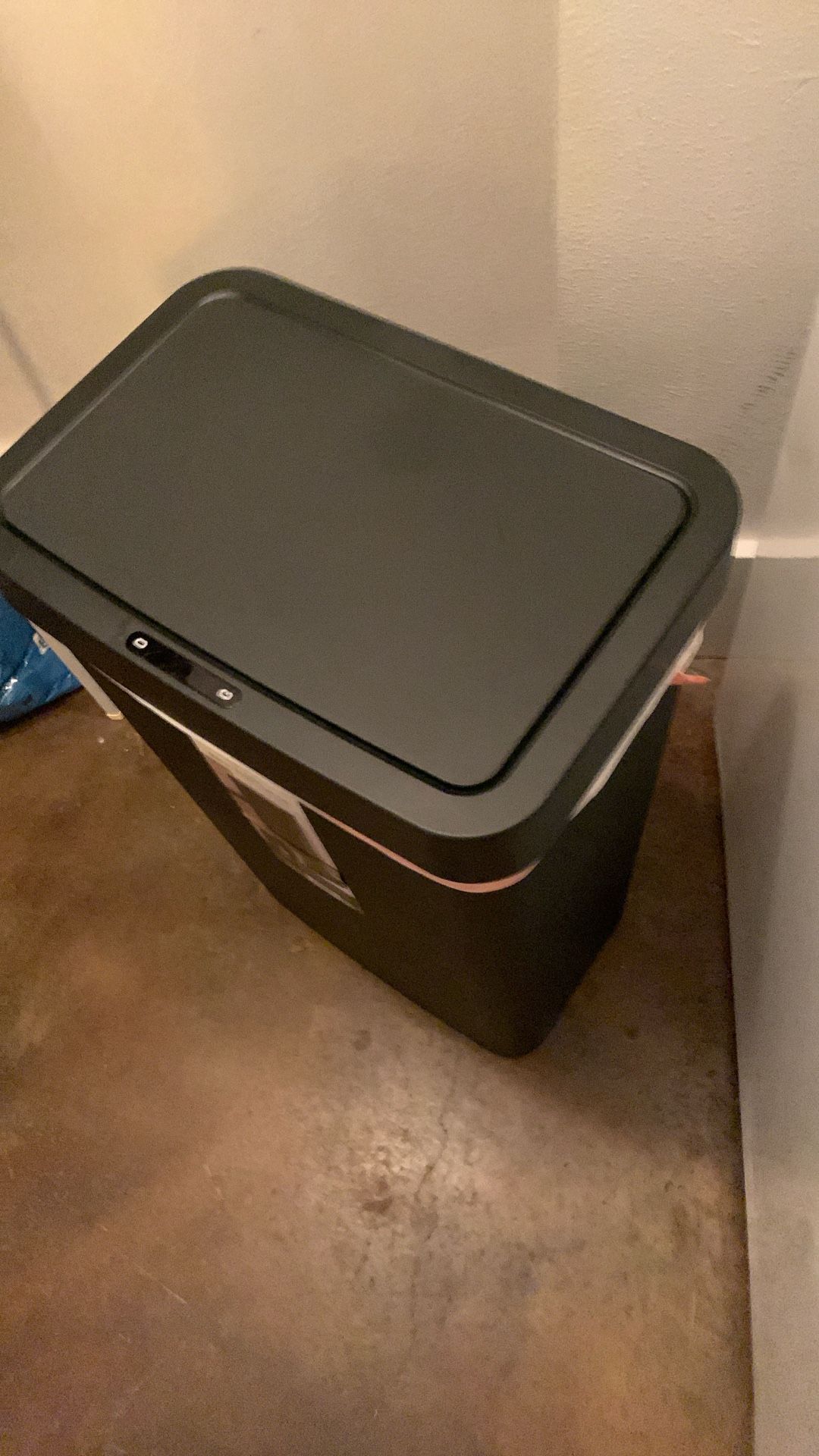 MOTION SENSOR 13.2 GALLON TALL KITCHEN TRASH CAN $30 OBO
