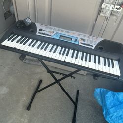 Yamaha PSR-170 61-Key Portable Electronic Keyboard With Stan