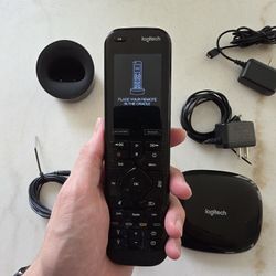 Logitech Harmony Elite Remote + Hub – Universal Smart Remote
